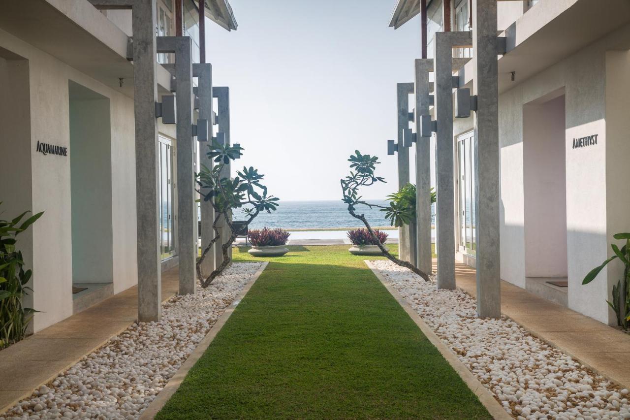 מיריסה Sri Sharavi Beach Villas & Spa - With 43 Metre Saltwater Infinity Pool מראה חיצוני תמונה