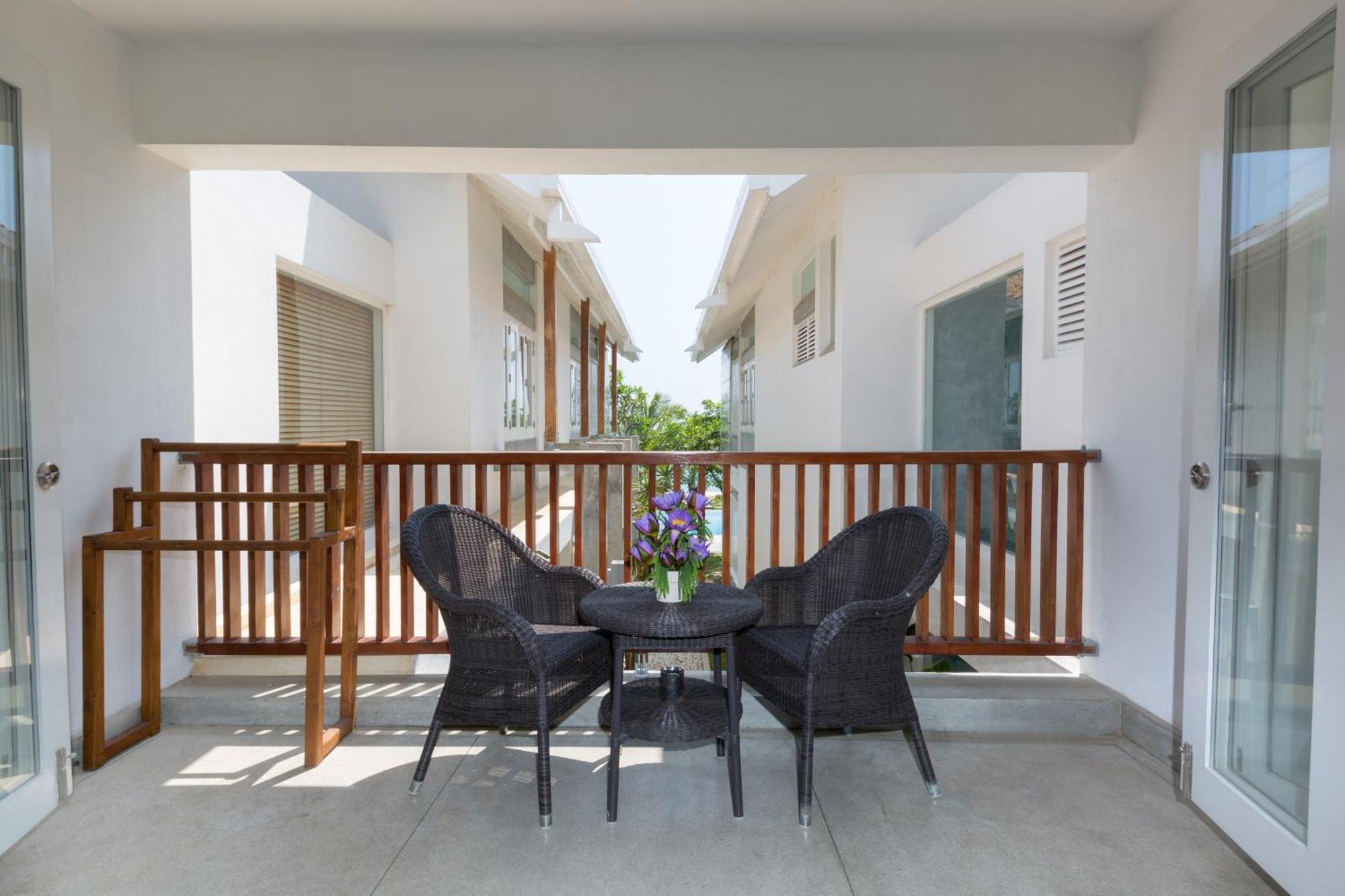 מיריסה Sri Sharavi Beach Villas & Spa - With 43 Metre Saltwater Infinity Pool מראה חיצוני תמונה