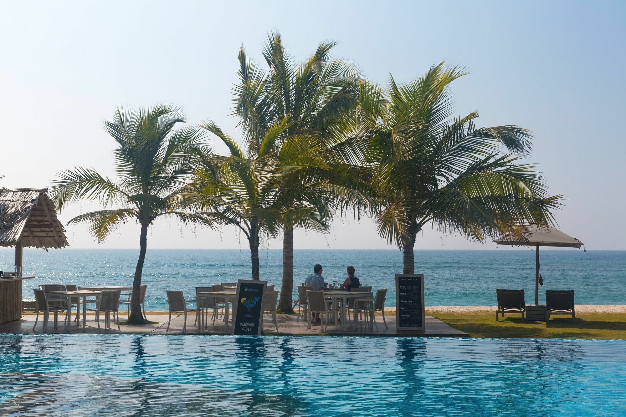 מיריסה Sri Sharavi Beach Villas & Spa - With 43 Metre Saltwater Infinity Pool מראה חיצוני תמונה